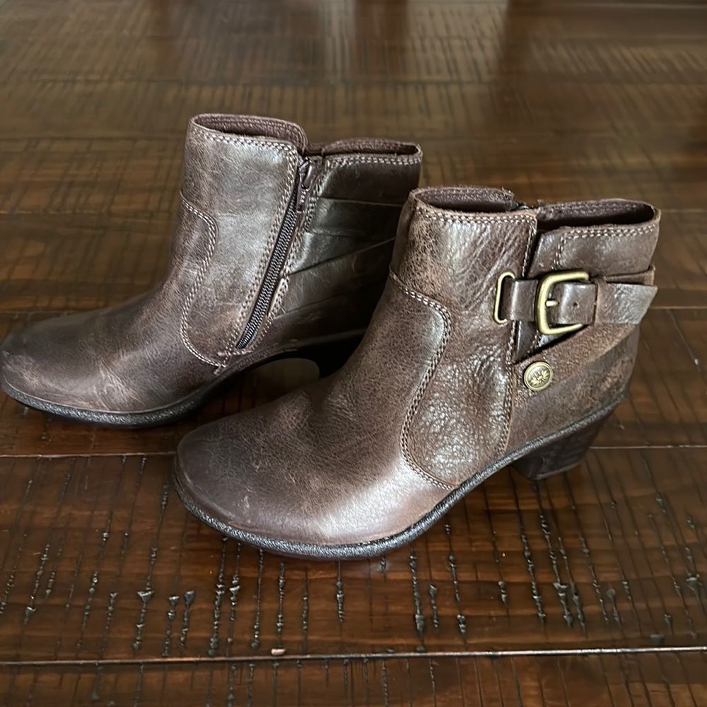 Montana Artisan crafted brown distressed leather ankle boots 7 western